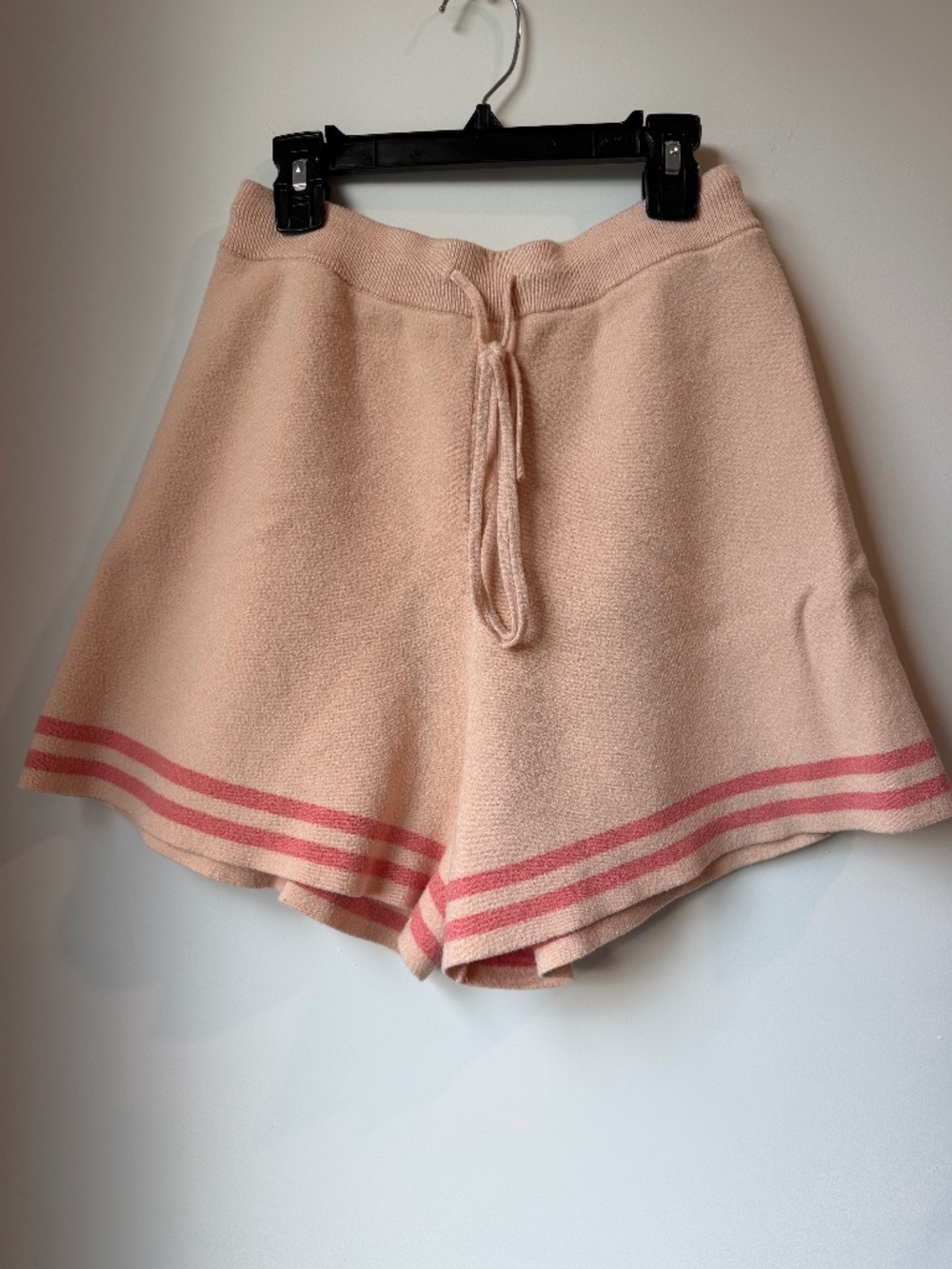 Lena shorts size small in a peach color
